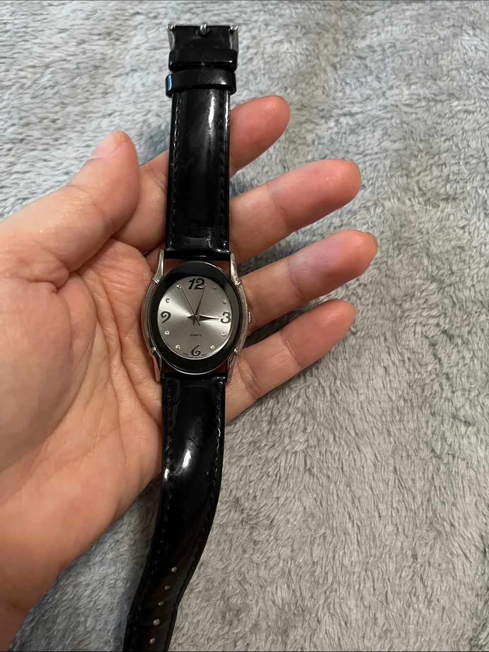 Like new antique Classic Black Leather Strap unisex Watch with Silver Dial